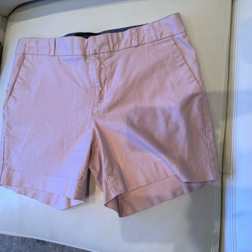 Good used condition banana republic shorts. Pale pink. Sz 6